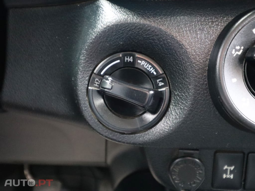 Toyota Hilux 2.4 D-4D 4WD CD CH