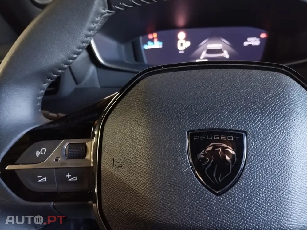 Peugeot E-2008 50 kWh Allure