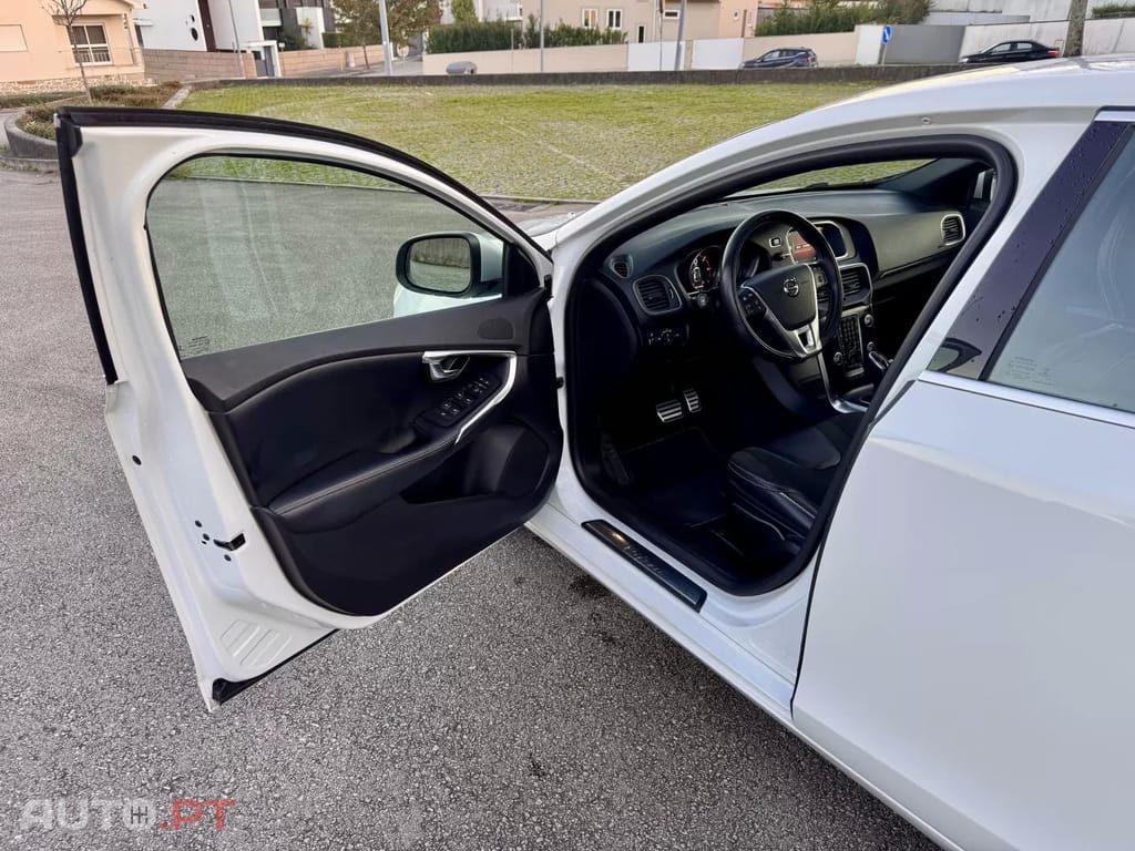 Volvo V40 2.0 D2 R-Design Geartronic