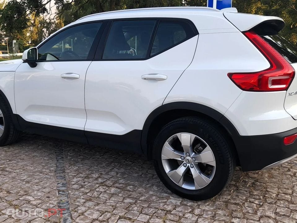 Volvo XC40 2.0 D3 Momentum Plus