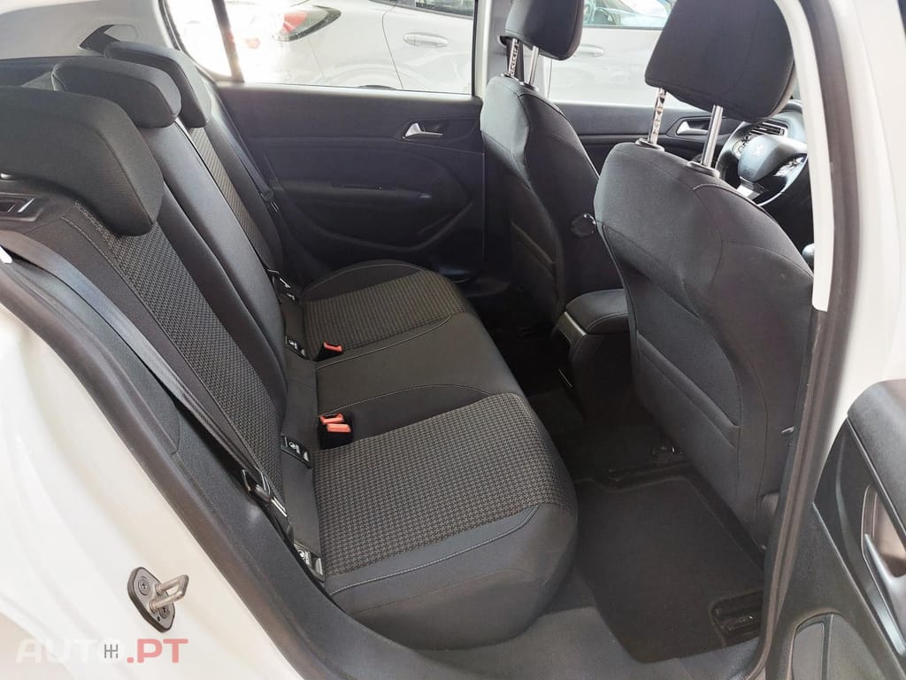 Peugeot 308 1.5 BlueHDi Business Line