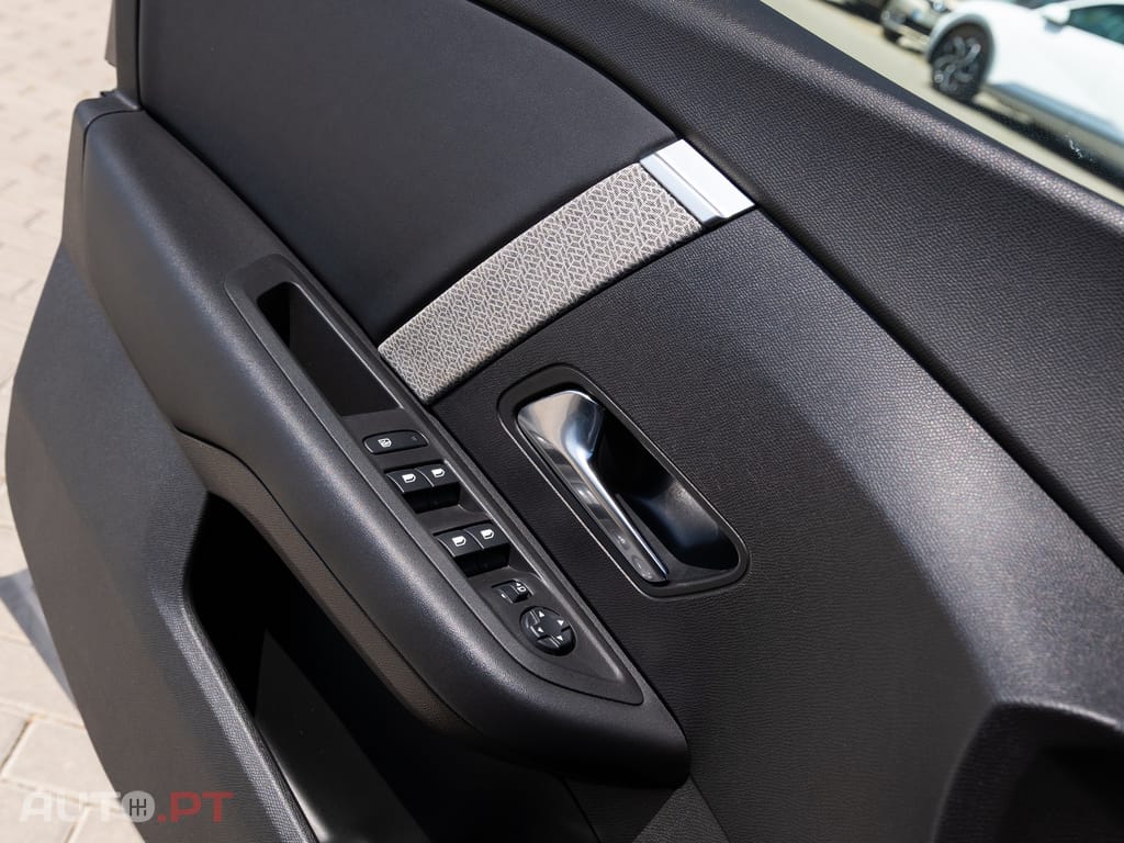 Citroen C4 X 1.2 PureTech Shine EAT8
