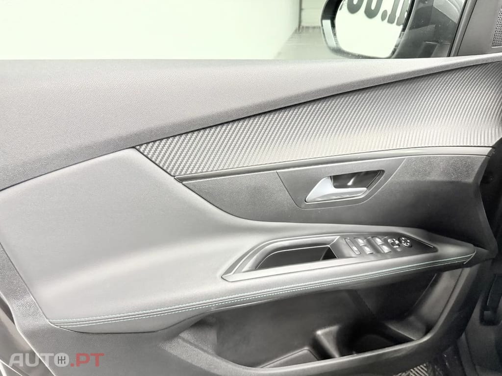 Peugeot 3008 PureTech 130 Stop & Start GPF EAT8 Allure