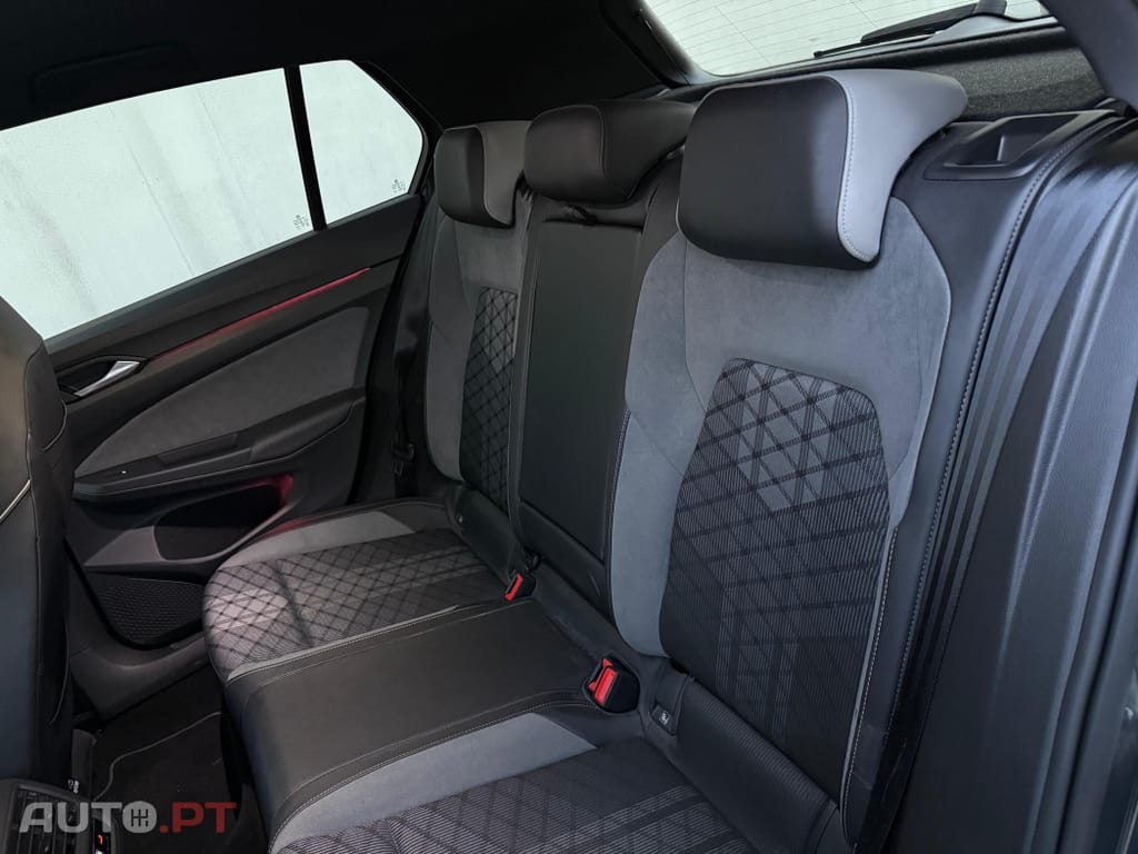 Volkswagen Golf 1.5 eTSI R-Line DSG