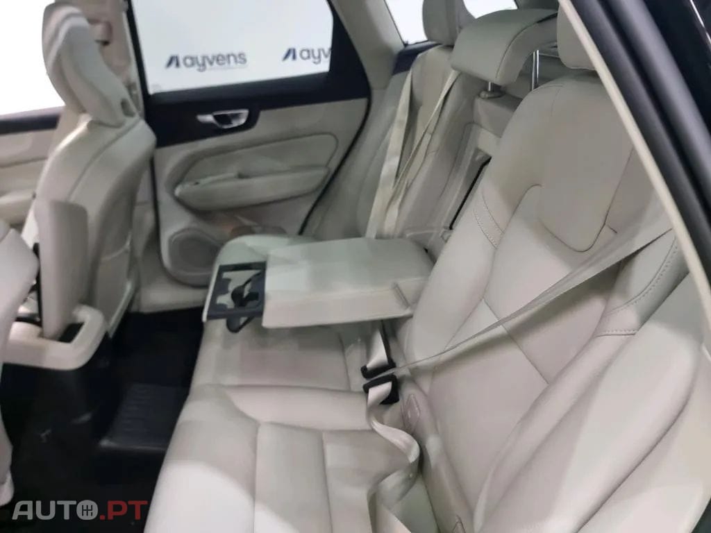 Volvo XC60 2.0 T6 PHEV Ultimate Dark AWD