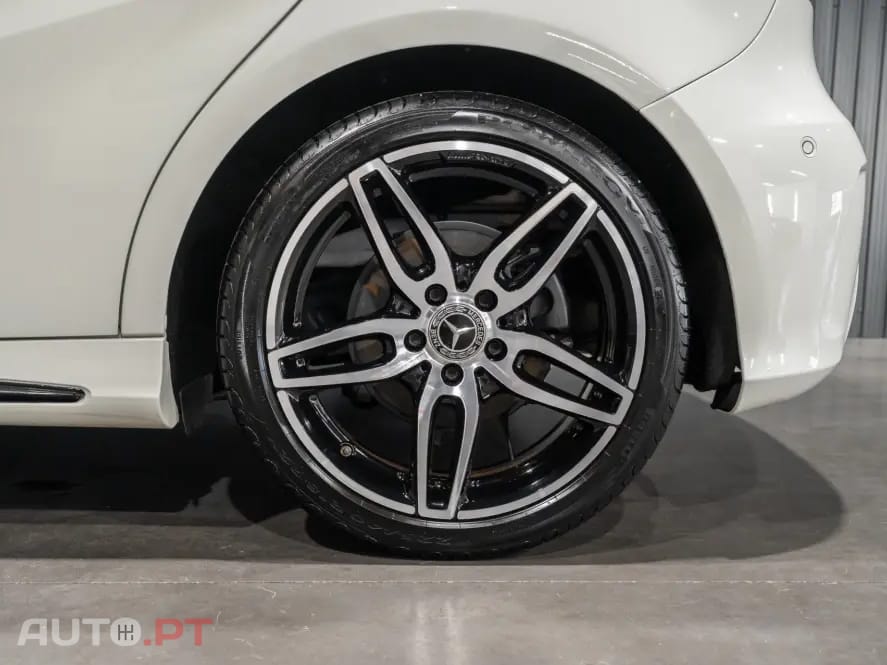 Mercedes-Benz A 180 AMG Line