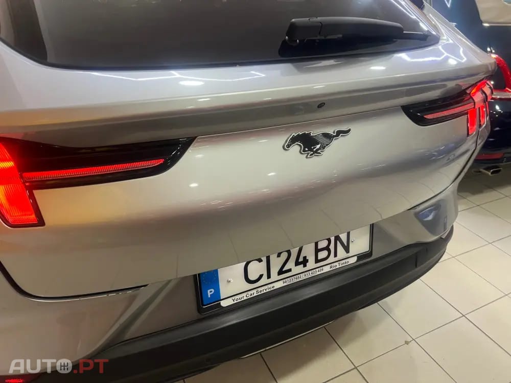Ford Mustang Mach-E AWD PREMIUM