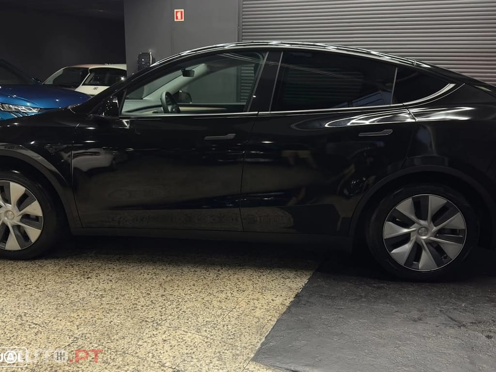 Tesla Model Y RWD