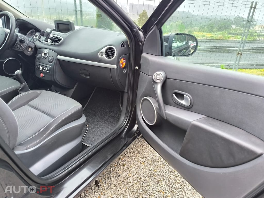 Renault Clio 1.2 16V Privilège Luxe