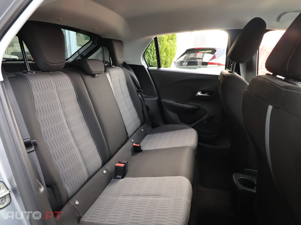 Opel Corsa 1.5 D Business — fotografia 11