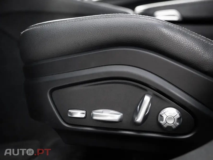Porsche Panamera 4 E-Hybrid Platinum Edition