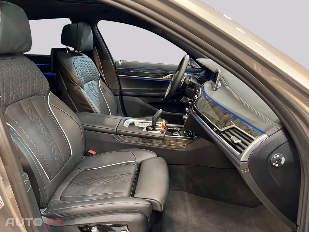 BMW 745 I.V.A DEDUTIVEL e M Sport