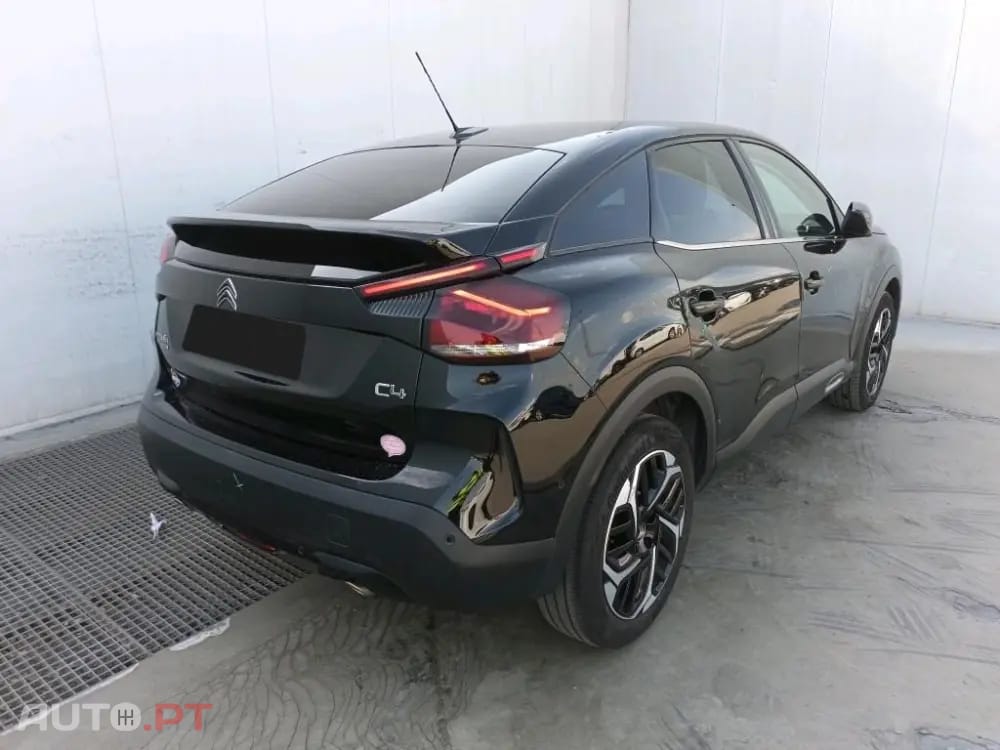 Citroen C4 PureTech 130 Stop&Start EAT8 SHINE