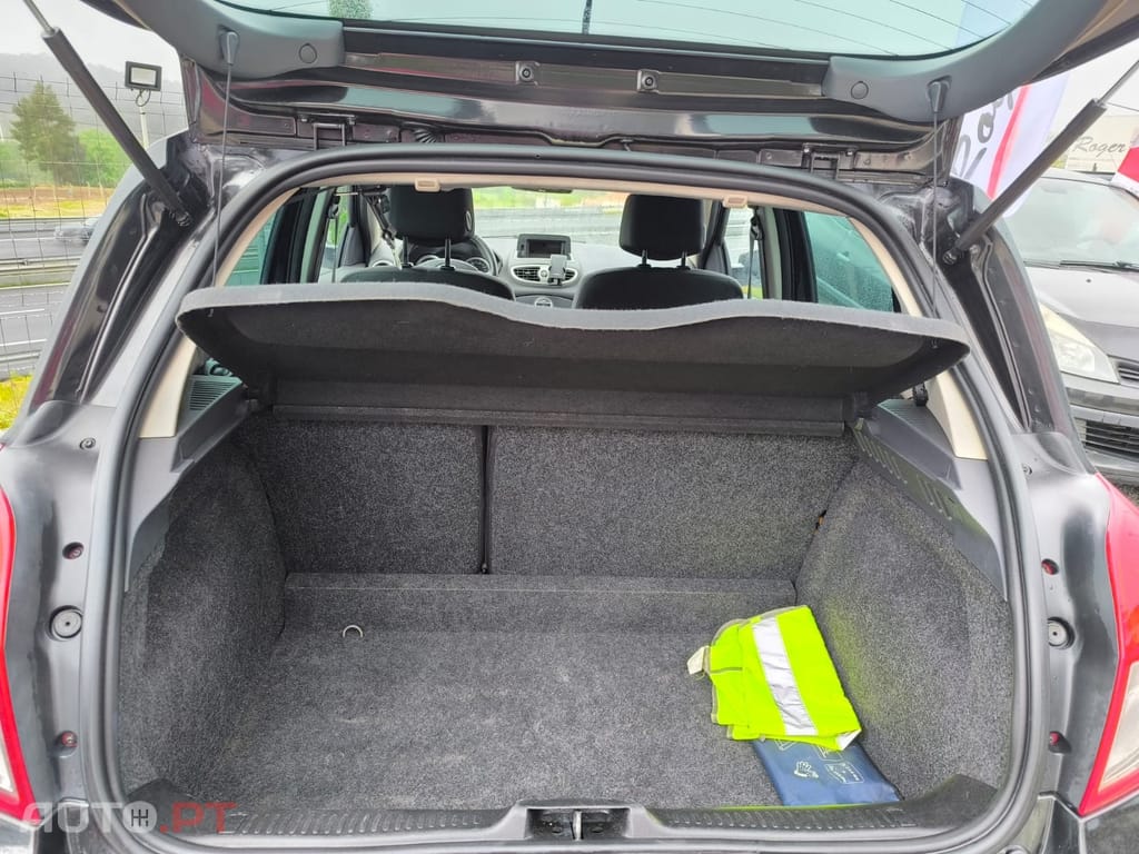 Renault Clio 1.2 16V Privilège Luxe