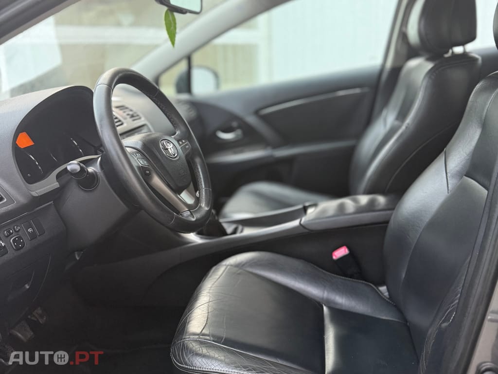 Toyota Avensis 2.0 D-4D Ex.+Pele+GPS