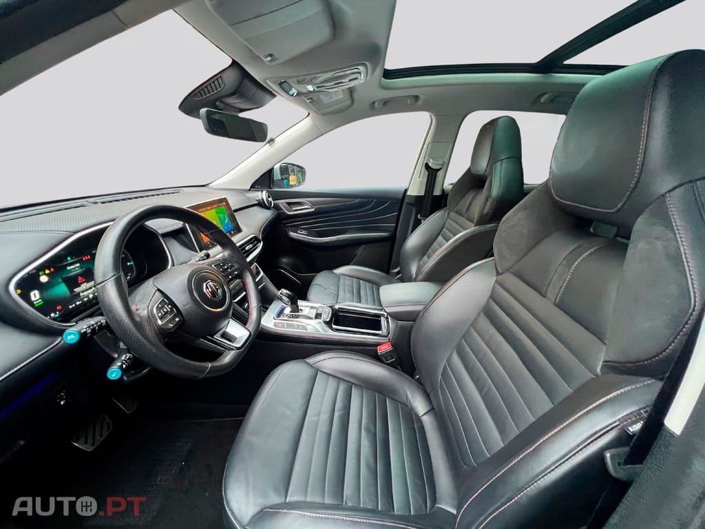 MG EHS PHEV Hybrid Luxury