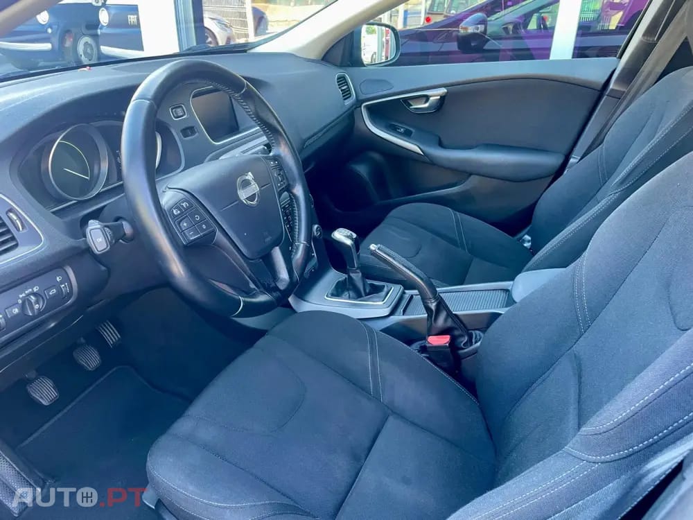 Volvo V40 Cross Country 1.6 D2 Momentum