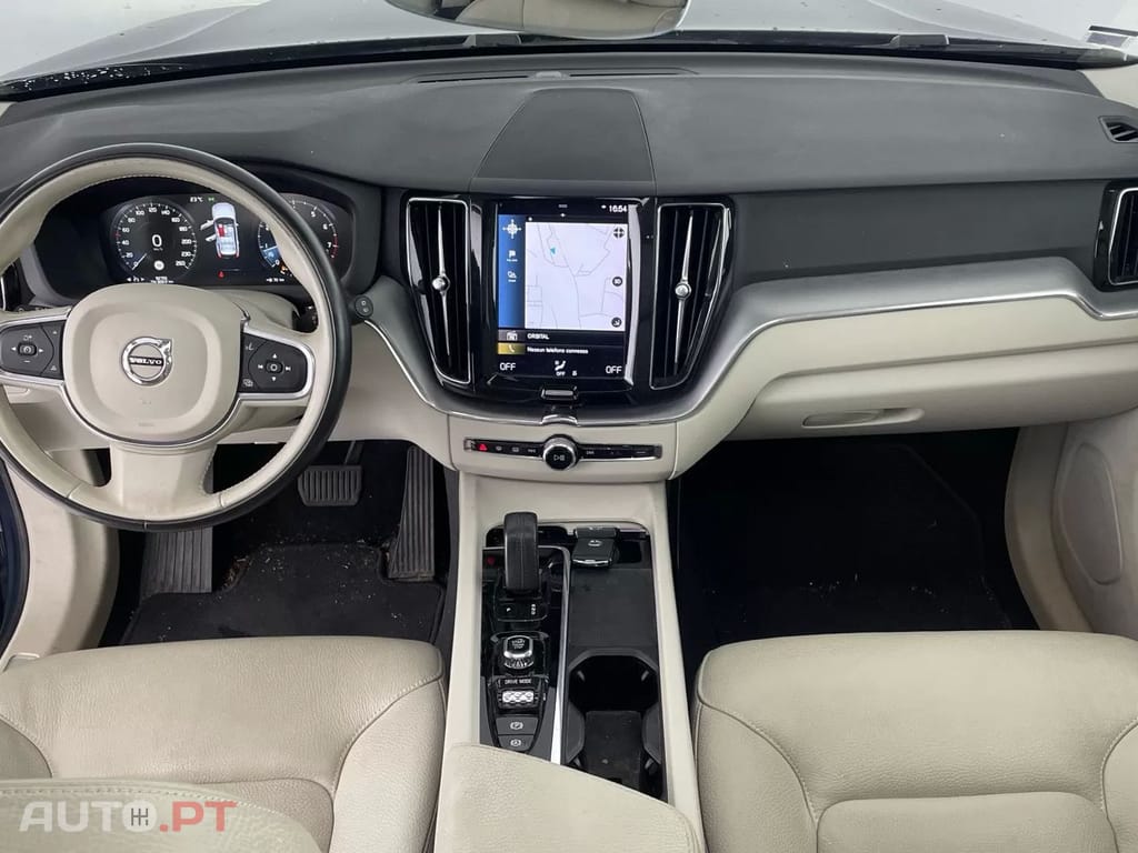 Volvo XC60 2.0 B4 Momentum Plus