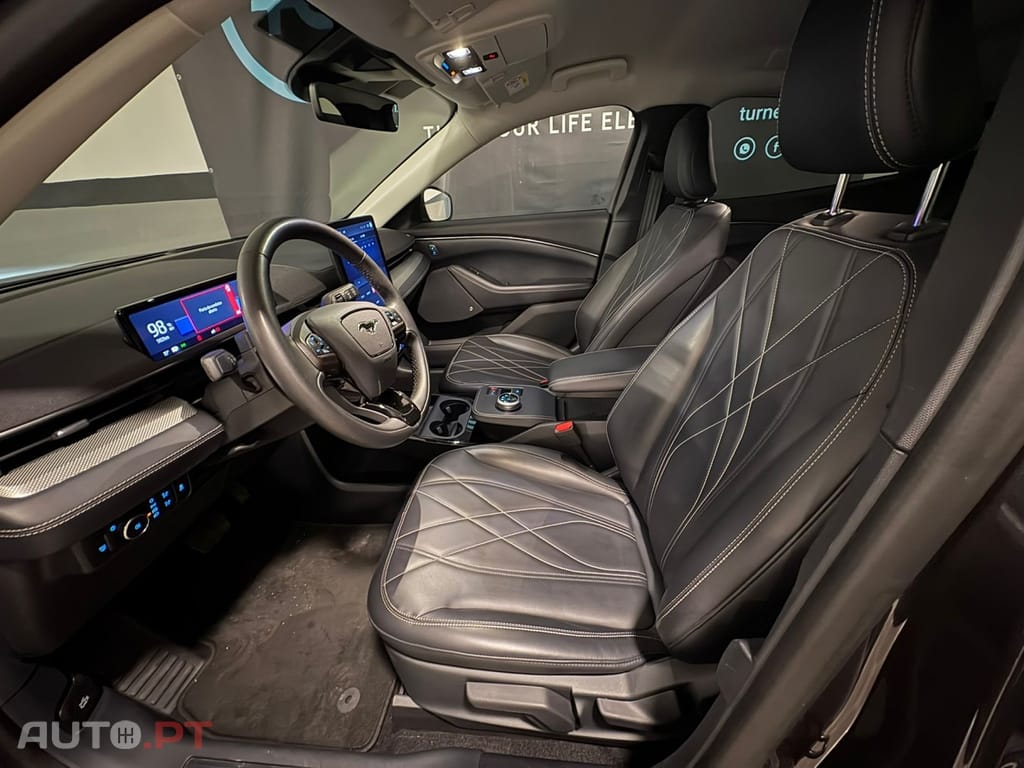 Ford Mustang Mach-E Alargada