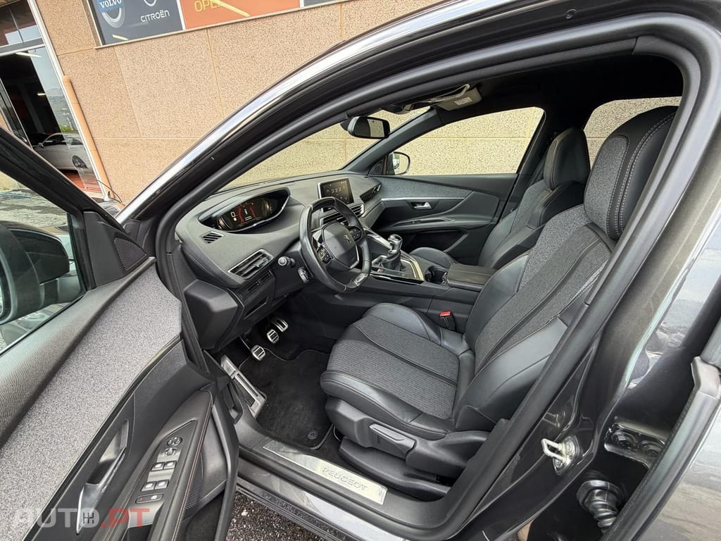 Peugeot 3008 1.6 HDi Allure J18
