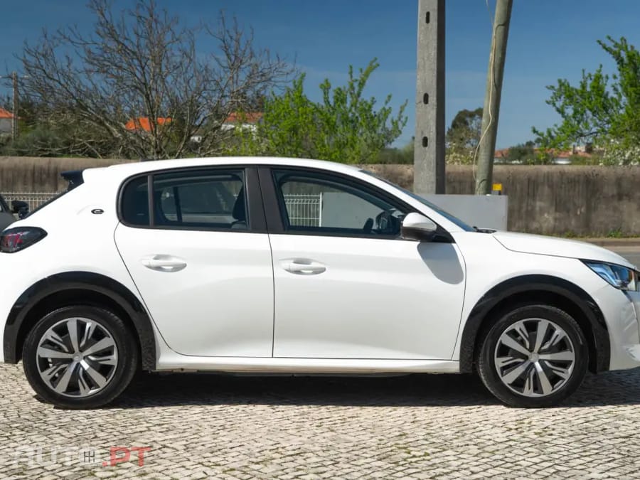 Peugeot E-208 50 kWh Active