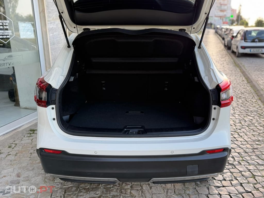 Nissan Qashqai 1.5 dCi N-Connecta J18