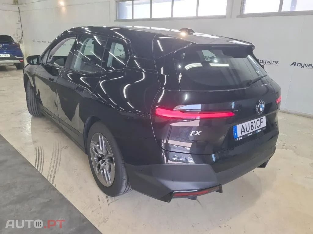 BMW iX xDrive 40