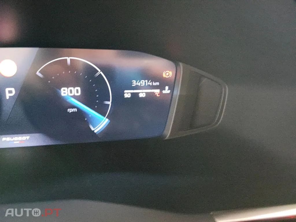 Peugeot 2008 1.5 BlueHDi Allure EAT8