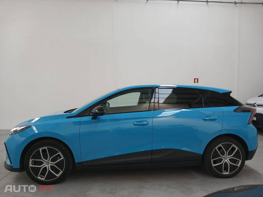MG MG4 64 kWh Luxury