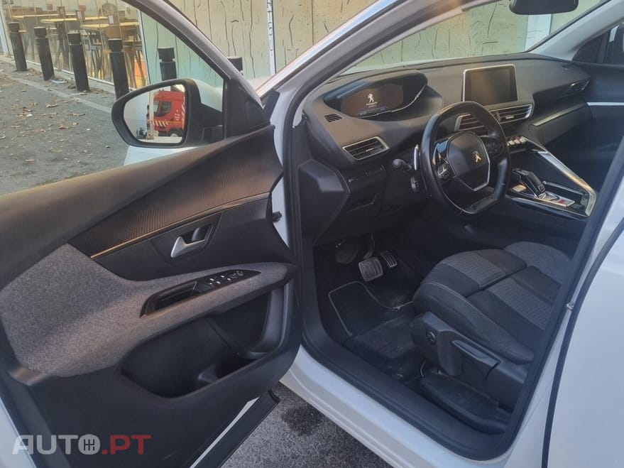 Peugeot 5008 1