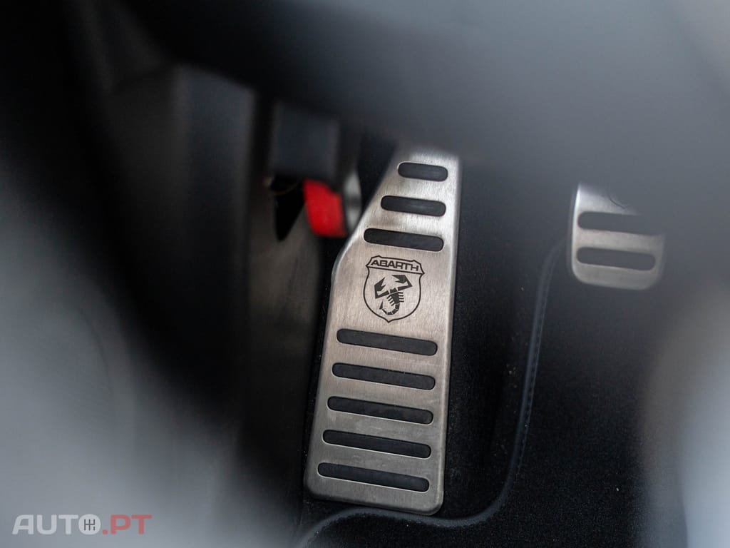 Abarth 595C 1.4 T-Jet Scorpioneoro