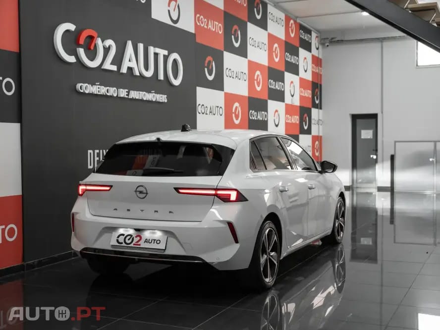 Opel Astra 1.2 T Elegance