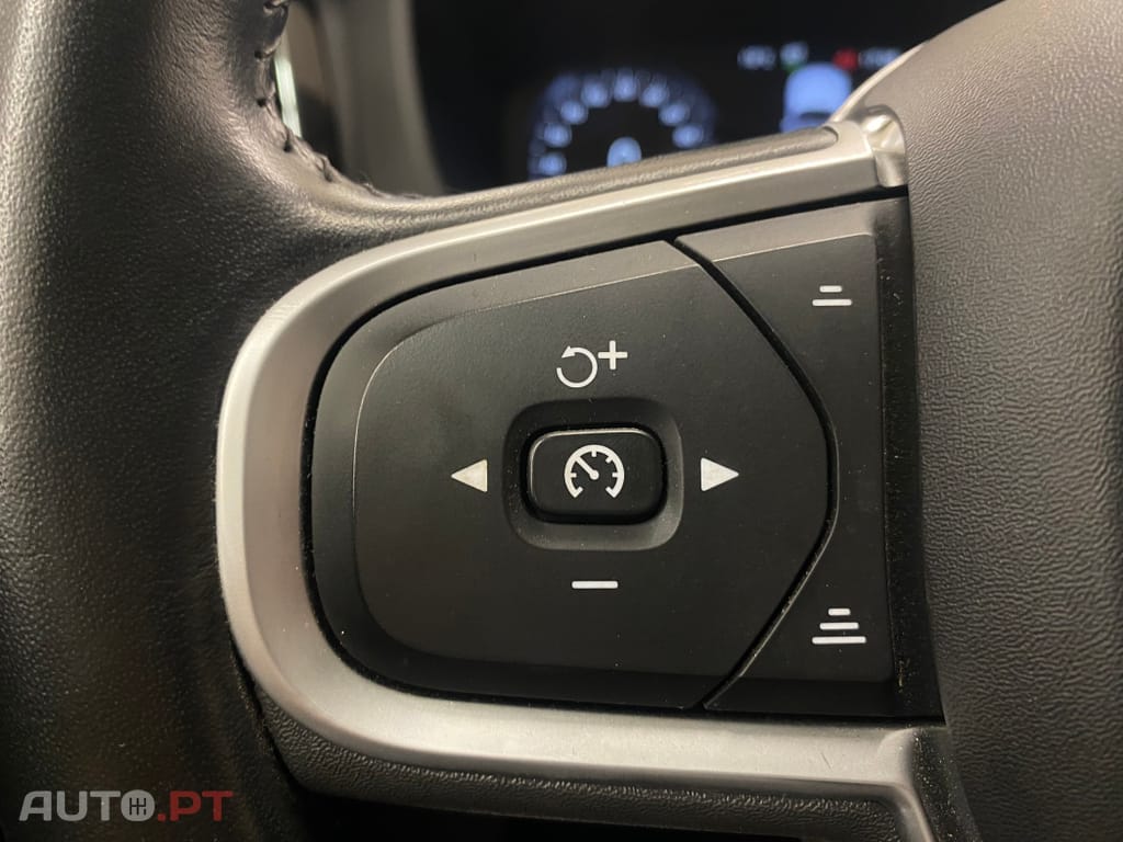 Volvo XC60 2.0 B4 R-Design Geartronic