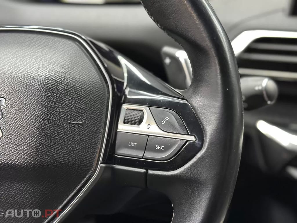 Peugeot 3008 1.5 BlueHDi Allure — fotografia 19