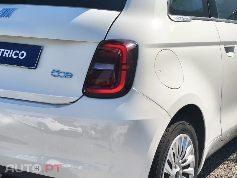 Fiat 500e Action