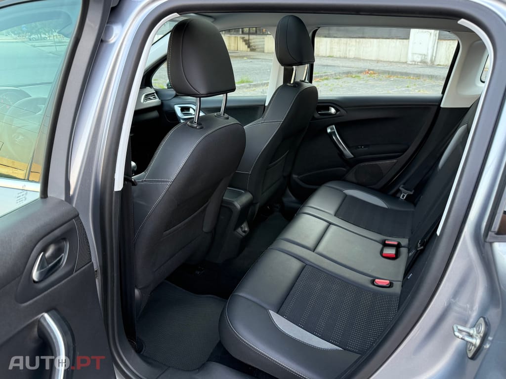 Peugeot 2008 1.2 PureTech Allure