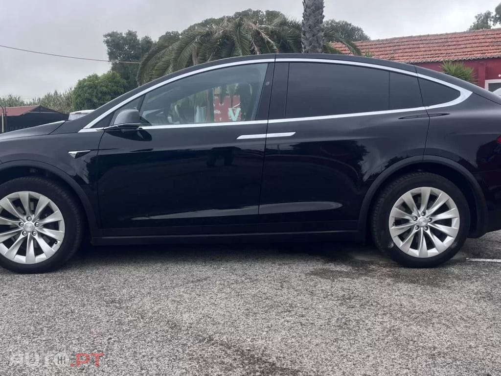 Tesla Model X 75D