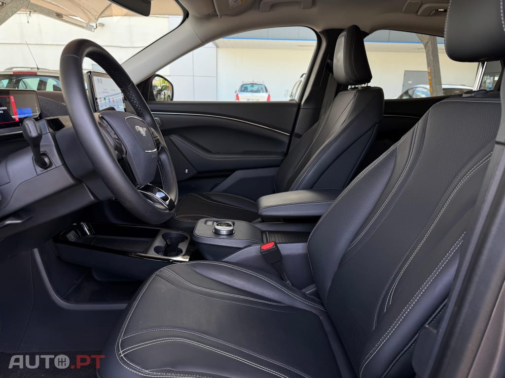 Ford Mustang Mach-E 72.6 kWh Base