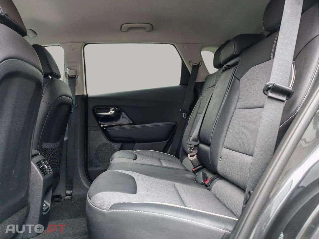Kia Niro Spirit 64kWh I.V.A DEDUTÍVEL 
