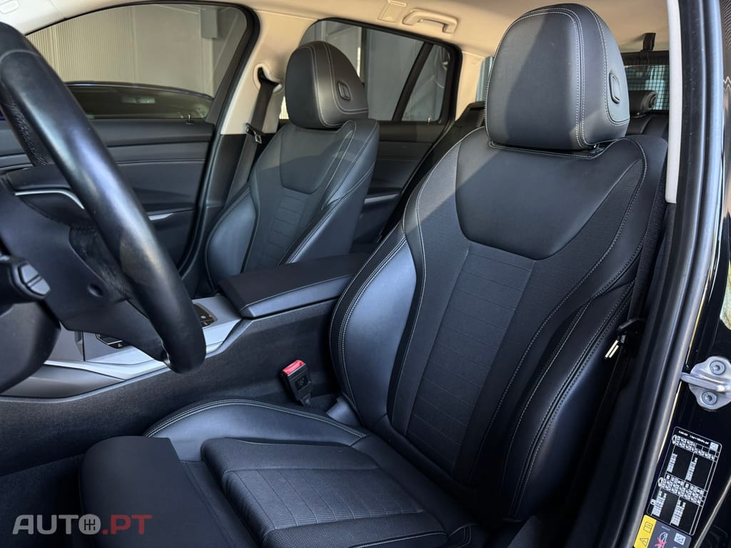 BMW 330 e Touring Auto