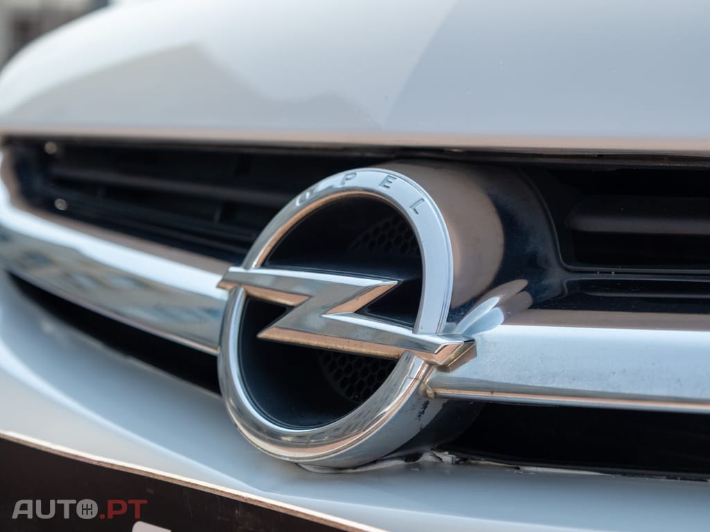 Opel Astra Outro