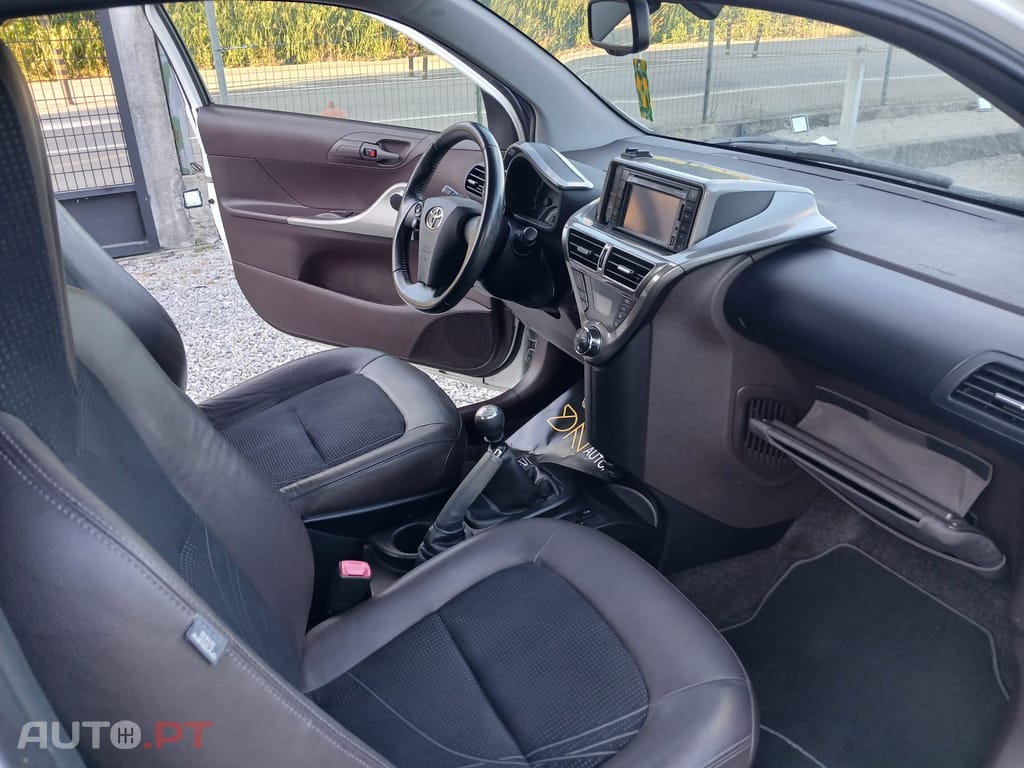 Toyota iQ 1.0 VVT-I