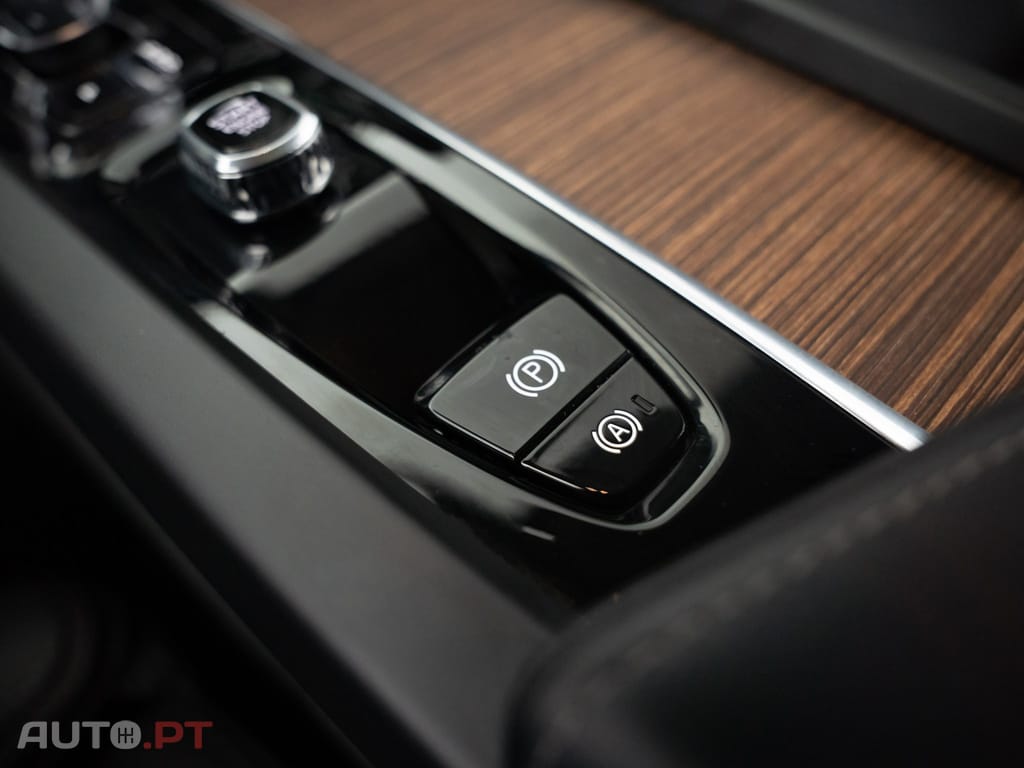 Volvo XC60 2.0 T6 PHEV Plus Dark