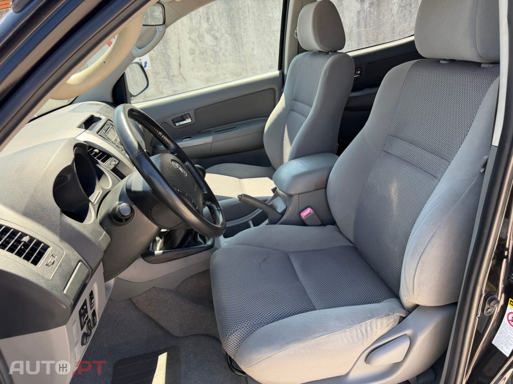 Toyota Hilux 2.5 D-4D 4WD CD Tracker