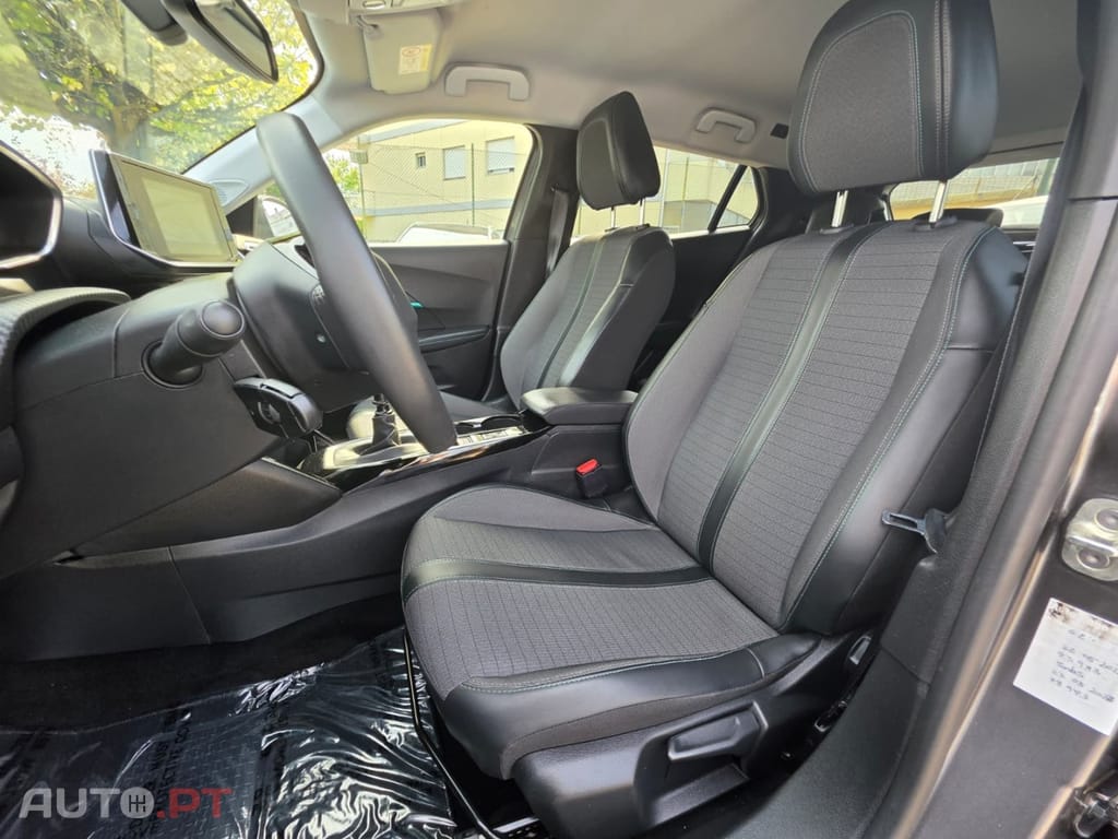 Peugeot 2008 PureTech 100 Allure