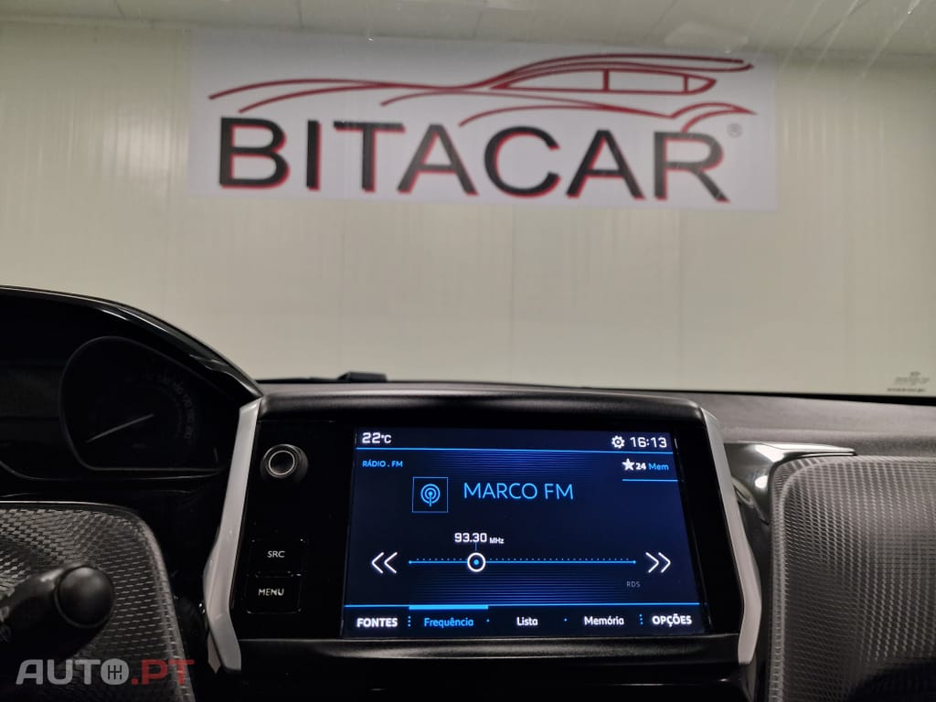 Peugeot 2008 1.2 PURETECH STYLE
