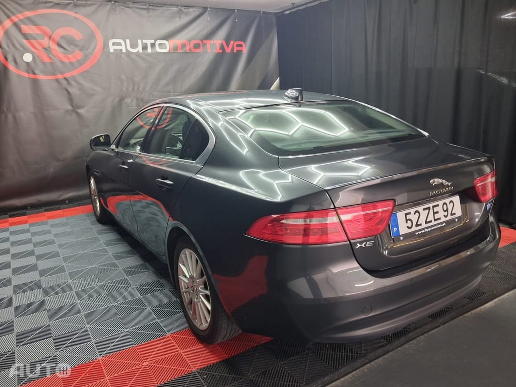 Jaguar XE 2.0 D Prestige Aut. — fotografia 4