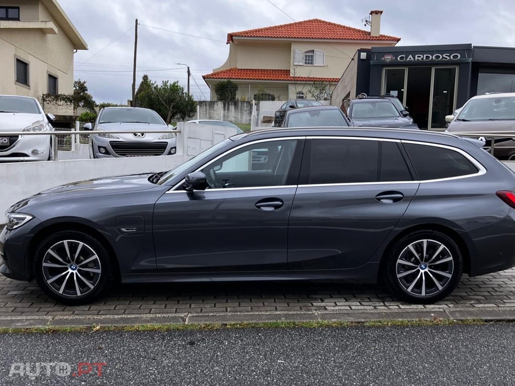 BMW 330 e Touring Auto