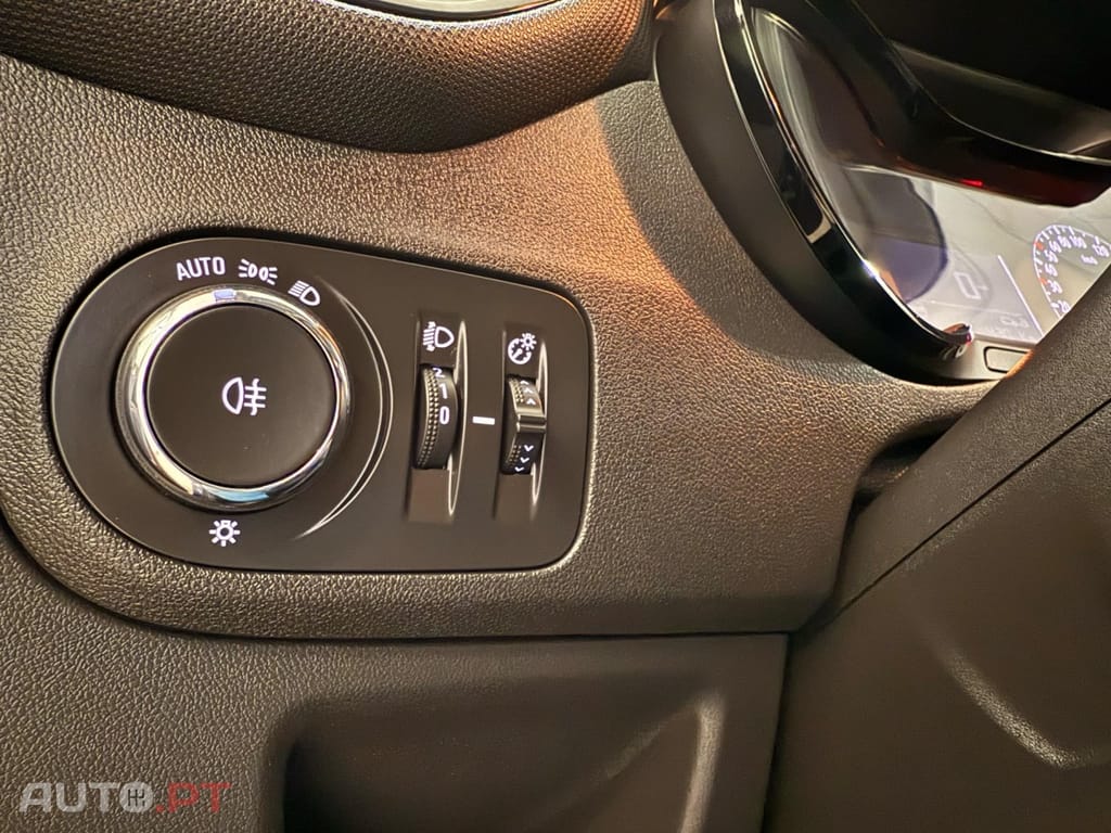 Opel Crossland 1.2 Business Edition