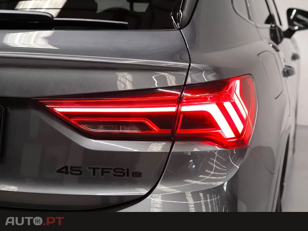 Audi Q3 45 TFSIe S line S tronic